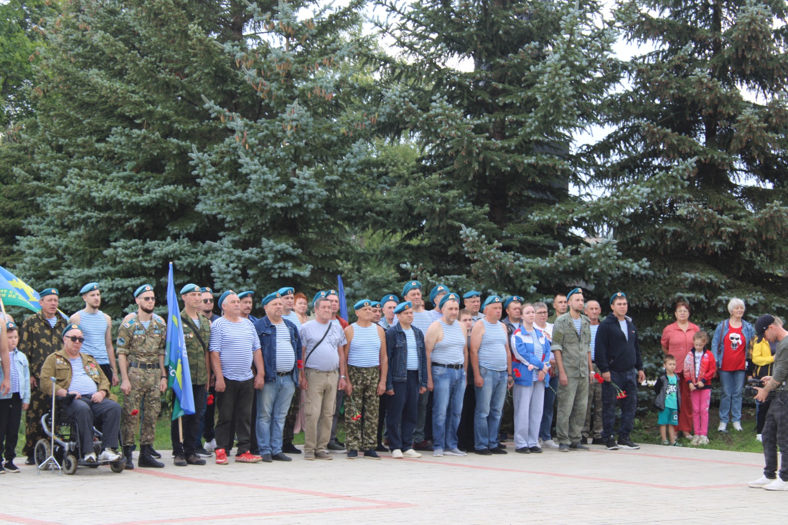 Сегодня отмечают День Воздушно - десантных войск.