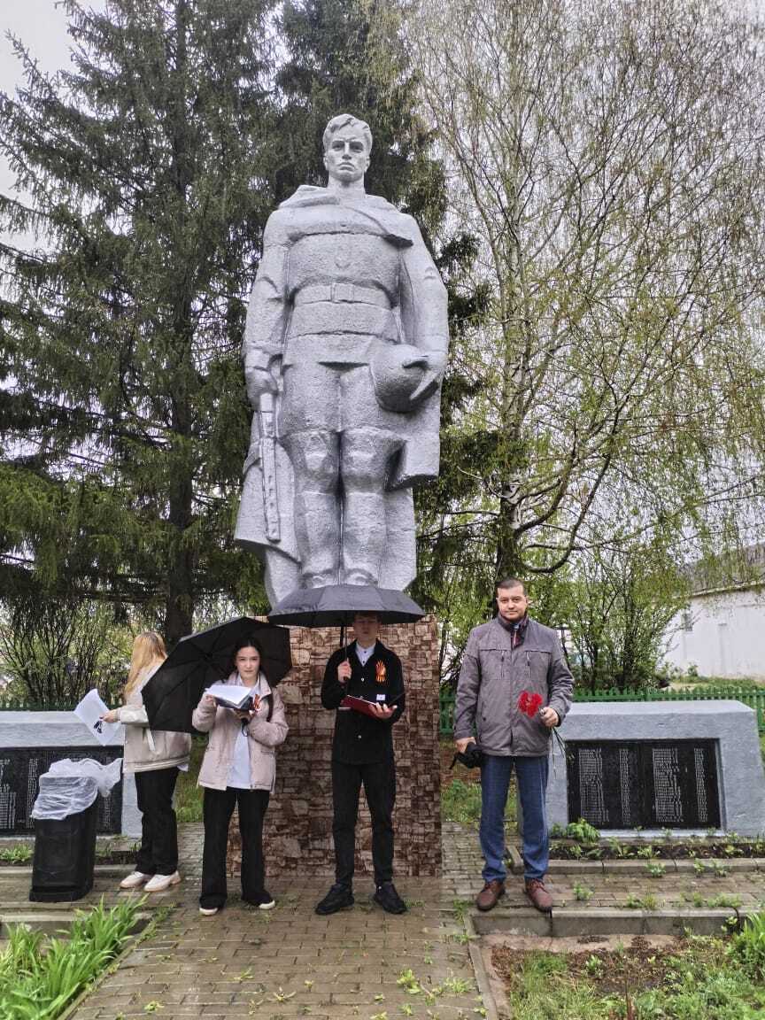 Прошел митинг у памятника воинам-землякам..