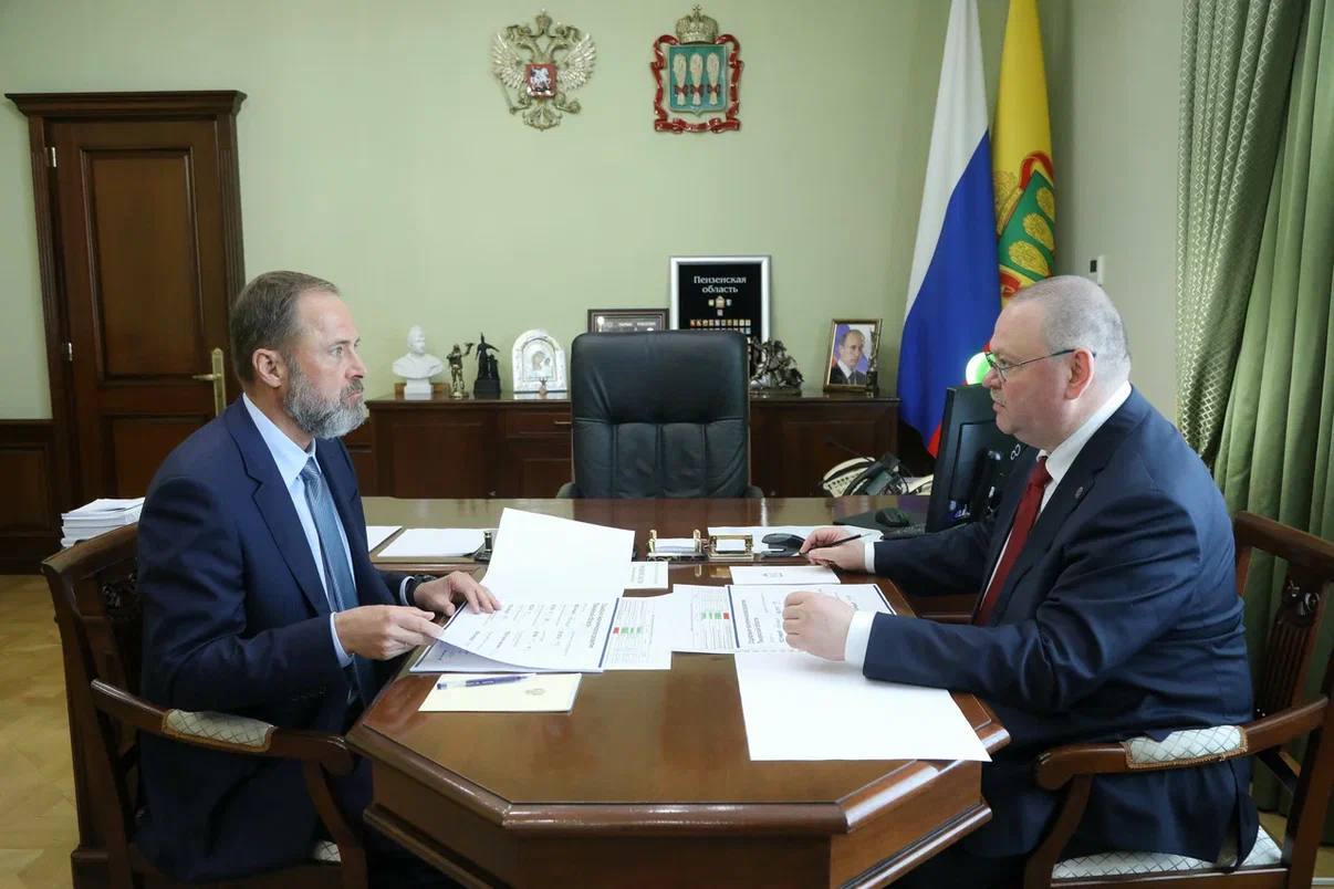 Игорь Комаров и губернатор Пензенской области Олег Мельниченко провели двустороннюю встречу..