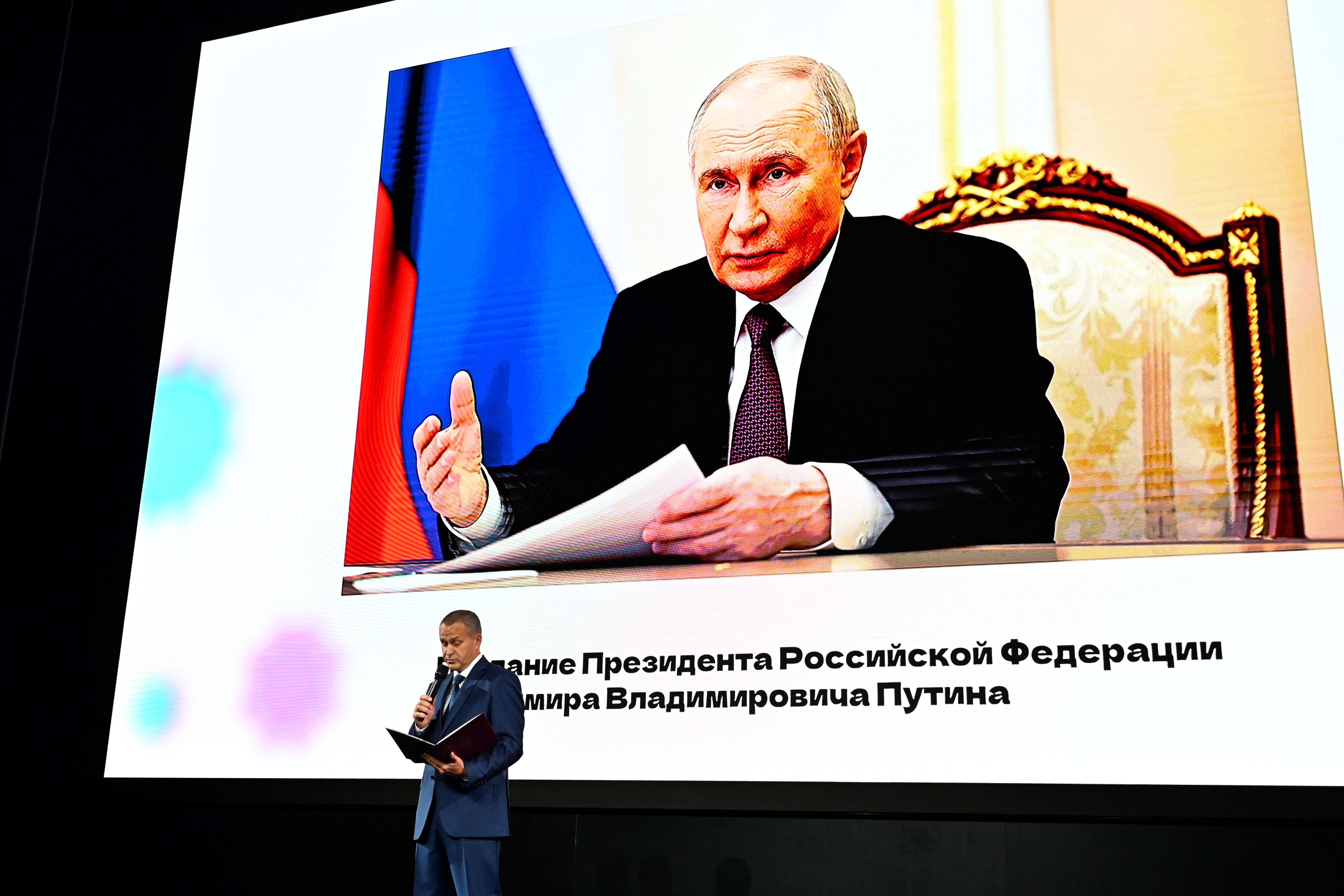 Президент России Владимир Путин направил приветствие участникам XIII Всероссийского форума..
