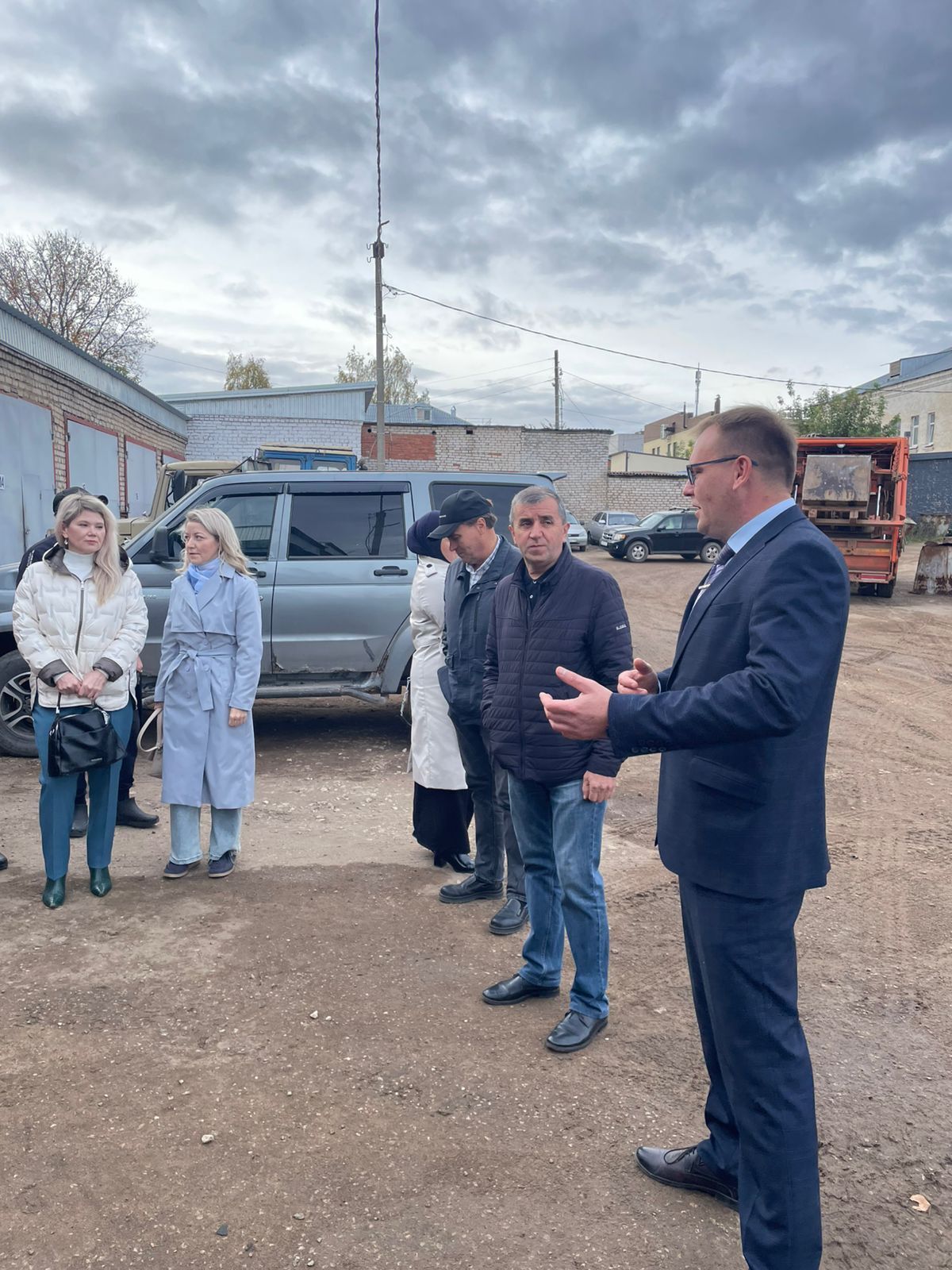 Глава города Николай Бушуев начал рабочий день с визитов на городские предприятия.