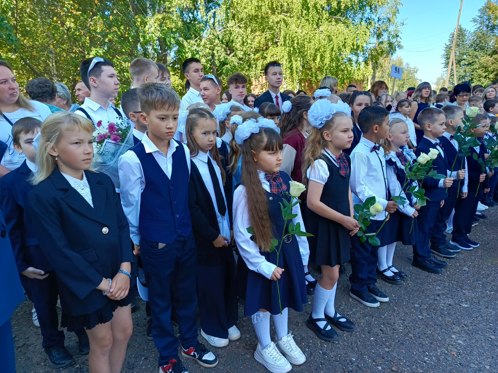 Сегодня в городе Вятские Поляны прошли праздничные линейки..