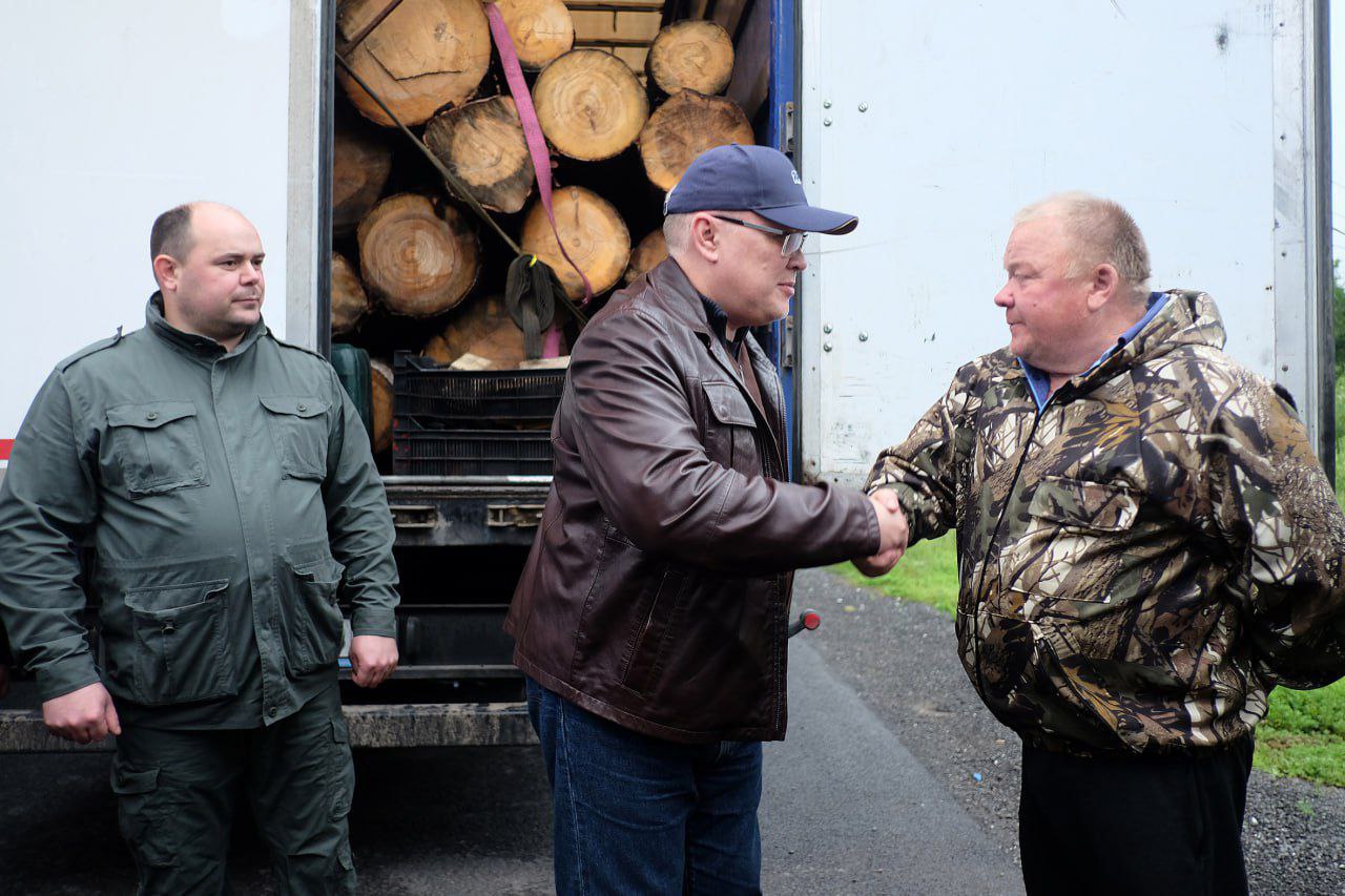 Кировская область направила в Белгородскую область 150 кубометров древесины.