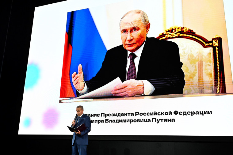 Президент России Владимир Путин направил приветствие участникам XIII Всероссийского форума.. Президент России Владимир Путин направил приветствие участникам XIII Всероссийского форума..
